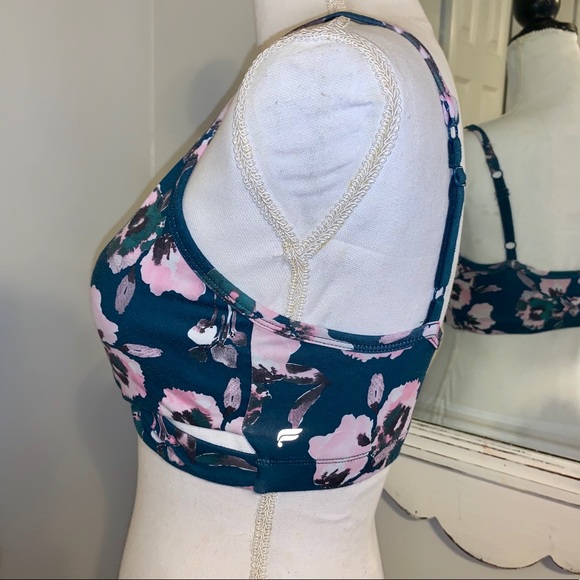 Fabletics Sports Bra - Picture 4 of 5
